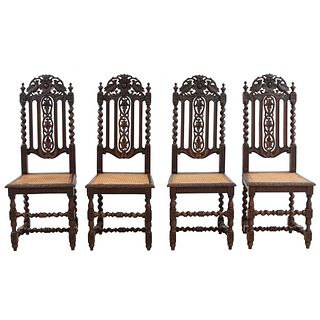 Lote de 4 sillas. Francia. Siglo XX. En talla de madera de roble. Con respaldos semiabiertos y asientos de bejuco.