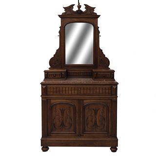 Tocador. Francia. SXX. Estilo Enrique II. En madera de nogal. Con cubierta de mármol, espejo, 3 cajones y 2 puertas. 216 x 48 x 109 cm