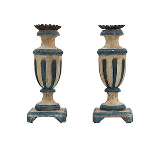 Pair of candlesticks. 20th century. Polychrome ceramic, white and blue, floral washers, vase-like shafts.
