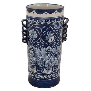 Umbrella Stand. Mexico. 20th century. Made in talavera. Lobed handles. Decorated with elements in cobalt blue.