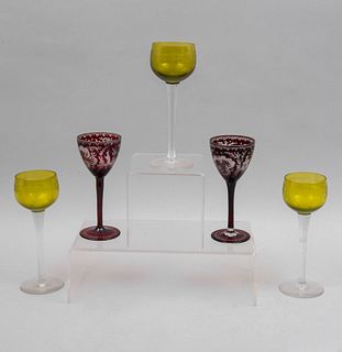 Servicio abierto de copas. Checoslovaquia e Italia, años 70. Elaboradas en cristal de bohemia rojo y cristal de murano amarillo.Pz: 5