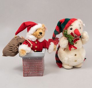 Lote de 2 juguetes. Alemania. Siglo XX. Marca Steiff. Elaborados en peluche. Consta de: Santa Claus Teddy y muñeco de nieve.