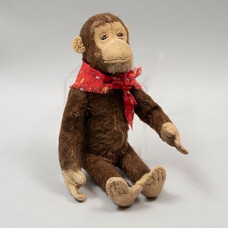 Mono de juguete. Alemania. Siglo XX. Marca Steiff. Formato pequeño. Elaborado en peluche.
