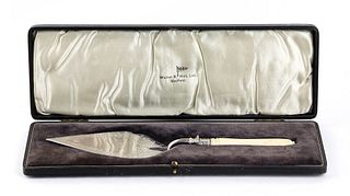An English Victorian sterling silver and ivory cerimonial trowel - Sheffield 1904, Walker & Hall