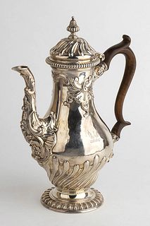 An English sterling silver Georgian coffee pot - London 1760, Samuel Courtauld