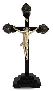 A French ivory and silver 950/1000 crucifix - 1798-1809
