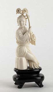 A Chinese ivory carving of a Guanyn - early 20th Century