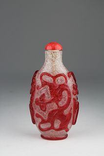 Fine Red Overlay 'Snowflake' Glass Snuff Bottle