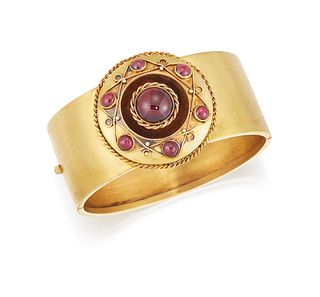 A 19TH CENTURY GARNET BANGLE, the 25mm wide hinged bangle, set to centre wi