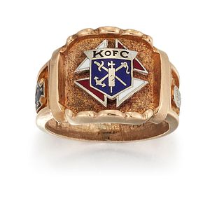 A '10K' KNIGHTS OF COLUMBUS ENAMELLED RING, the central textured panel with