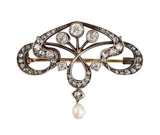 AN EARLY 20TH CENTURY DIAMOND AND 'PEARL' BROOCH, the centre set with three