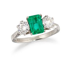 AN EMERALD AND DIAMOND RING,?the emerald cut emerald, estimated approx. 1.3