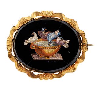 AN EARLY VICTORIAN MICRO MOSAIC MEMORIAL BROOCH, the black oval onyx panel 