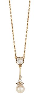 A 15CT AND CULTURED PEARL PENDANT, the cultured pearl mounted to a circular