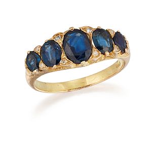 AN 18CT SAPPHIRE RING, the five graduated oval sapphires, total weight of s