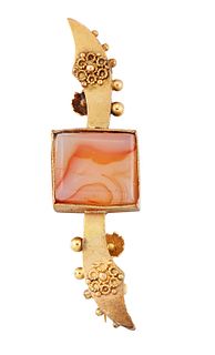 A 9CT AGATE BROOCH, the square banded agate, collet mounted with an outswep