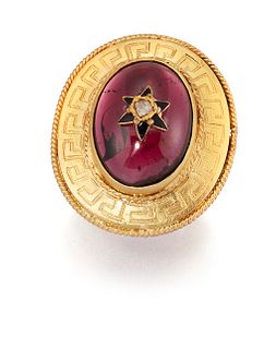 A LATE VICTORIAN GARNET RING, the oval garnet cabochon, approx. 17.6 x 13.1