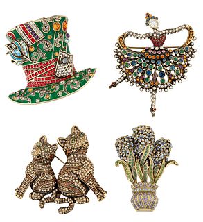 FOUR HEIDI DAUS BROOCHES, to include a 'Mad Hatter' style hat brooch, a pai