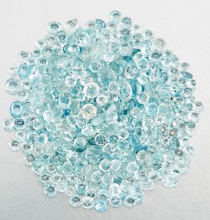 A QUANTITY OF LOOSE GEMSTONES, to include aquamarine, topaz and others, 13.