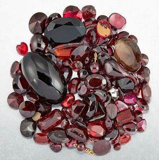 A QUANTITY OF LOOSE GEMSTONES, to include rubies, garnets and others, 34.1g