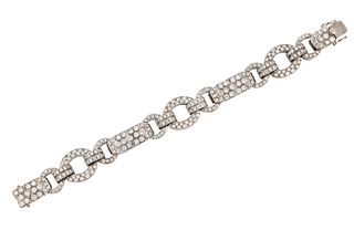 AN 18CT WHITE GOLD ART DECO STYLE BRACELET,??with a repeating pattern of a 