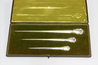 A GRADUATED SET OF THREE STERLING SILVER MEAT SKEWERS, retailed by Flavelle
