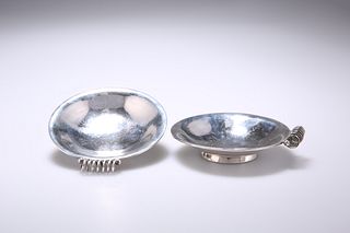 A PAIR OF GEORGE V SILVER DISHES IN THE ART DECO STYLE,?by Charles Boyton, 