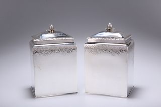 A PAIR OF GEORGE III SILVER CADDIES,?by William Abdy?I,?London 1762,?of rec
