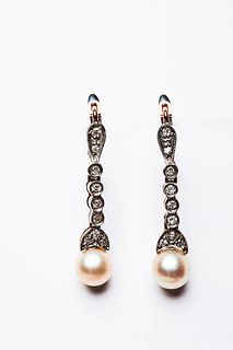 PENDANT EARRINGS WITH PEARLS