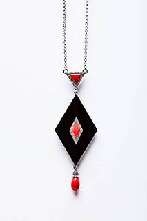 COLLIER WITH GEOMETRIC SHAPED PENDANT