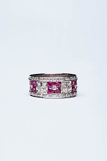 BAND RING WITH SMALL FLOWERS