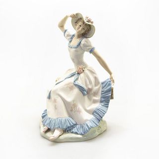 Lladro Figurine Of Elegant Lady, Zaphir Model 1982