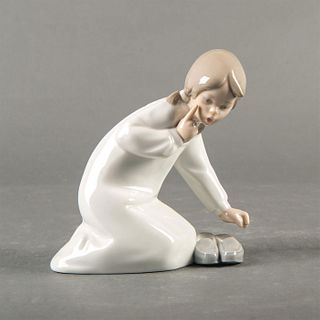 Lladro Figurine, Girl With Slippers 01004523
