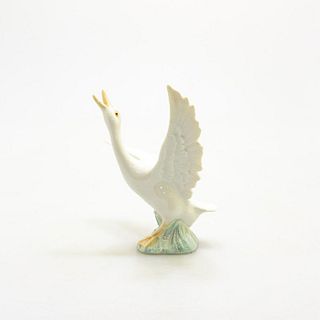 Lladro Porcelain Figurine, Goose Preflight