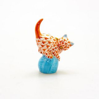 Herend Miniature Porcelain Cat On Ball Yarn
