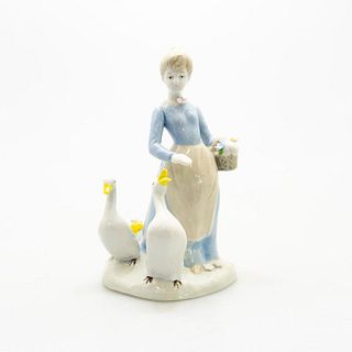 Porcelain Group Figurine Girl With Geese