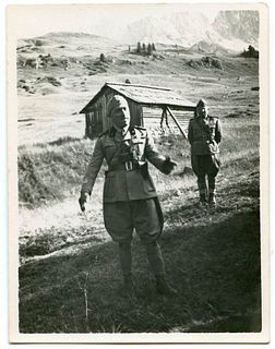 <br><br><br>Italian soldiers on mountain front, 1940 circa<br>8 x 11 cm<br><br>Two soldiers in an alpine landscape. Print on coeval Brovira paper<br>V