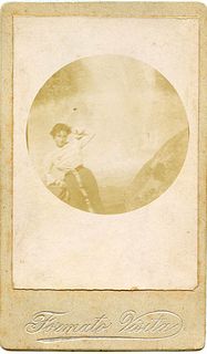 <br><br>Autographed portrait of Elena di Savoia<br><br> A very rare private portrait with dedication and autograph, around 1890. Carte de visite hardc