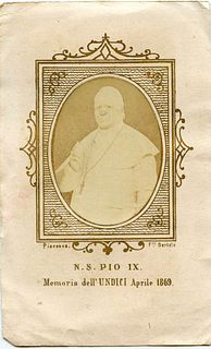 <br><br>Pope Pius IX, 1869<br>7 x 11,5 cm<br>Pope Pius IX, 1869. Albumen comemorative print. Applied on gold framed soft cardboard. <br>Good condition