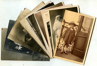 <br><br>Lot of 20 anonymous portraits, 1900-1920 circa<br><br>Lot of 20 anonymous portraits, 1900-1920 circa. Different tecniques, conditions and size