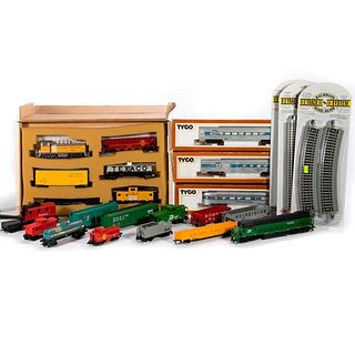 Lot of HO trains; (4) Locomotives, (3) Passenger Cars, (18) Freight Cars, Mattel caboose, (21) Pieces Bachmann EZ Track