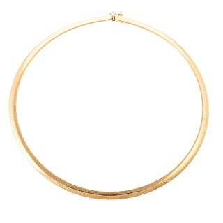 An Italian 14K Solid Gold Omega Necklace