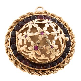 A Hand-Pierced Floral Ball Photo Pendant in 14K
