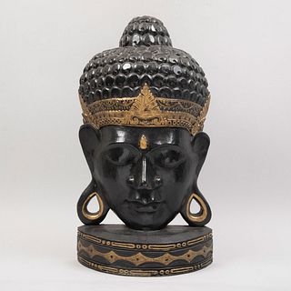 Cabeza del Príncipe Siddharta Gautama (Buda). Origen oriental. Siglo XX. En talla de madera ebonizada. Decorada con esmalte dorado.