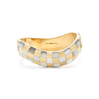 ANGELA CUMMINGS, YELLOW GOLD AND MOTHER-OF-PEARL BANGLE BRACELET