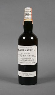 BUCHANAN'S Black & White Blended Scotch Whisky