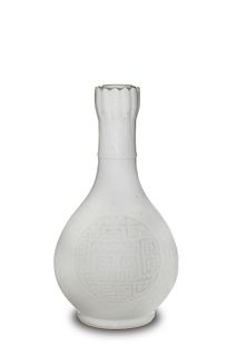 Chinese White Glazed Garlic Head Vase, 19th Century