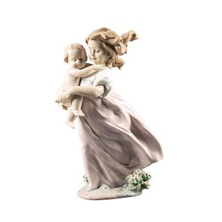 Lladro Figurine, Playing Mom 01006681