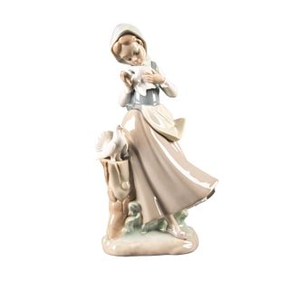 Lladro Figurine, Girl With Pigeons 01004915