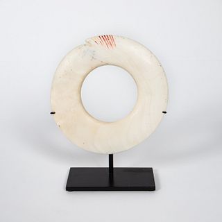 OCEANIC YUA SHELL CURRENCY RING ON STAND